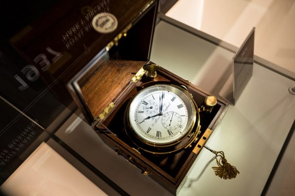 Greenwich Marine Chronometer: hand made, decoration cabinet, manufactory mechanism